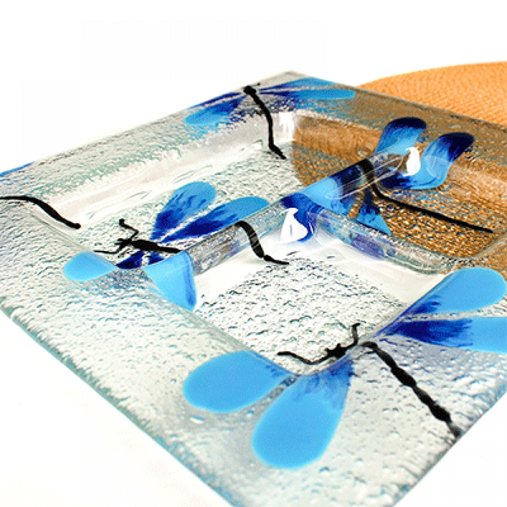 Fuente tres espacios cuadrada lib&eacute;lula azul