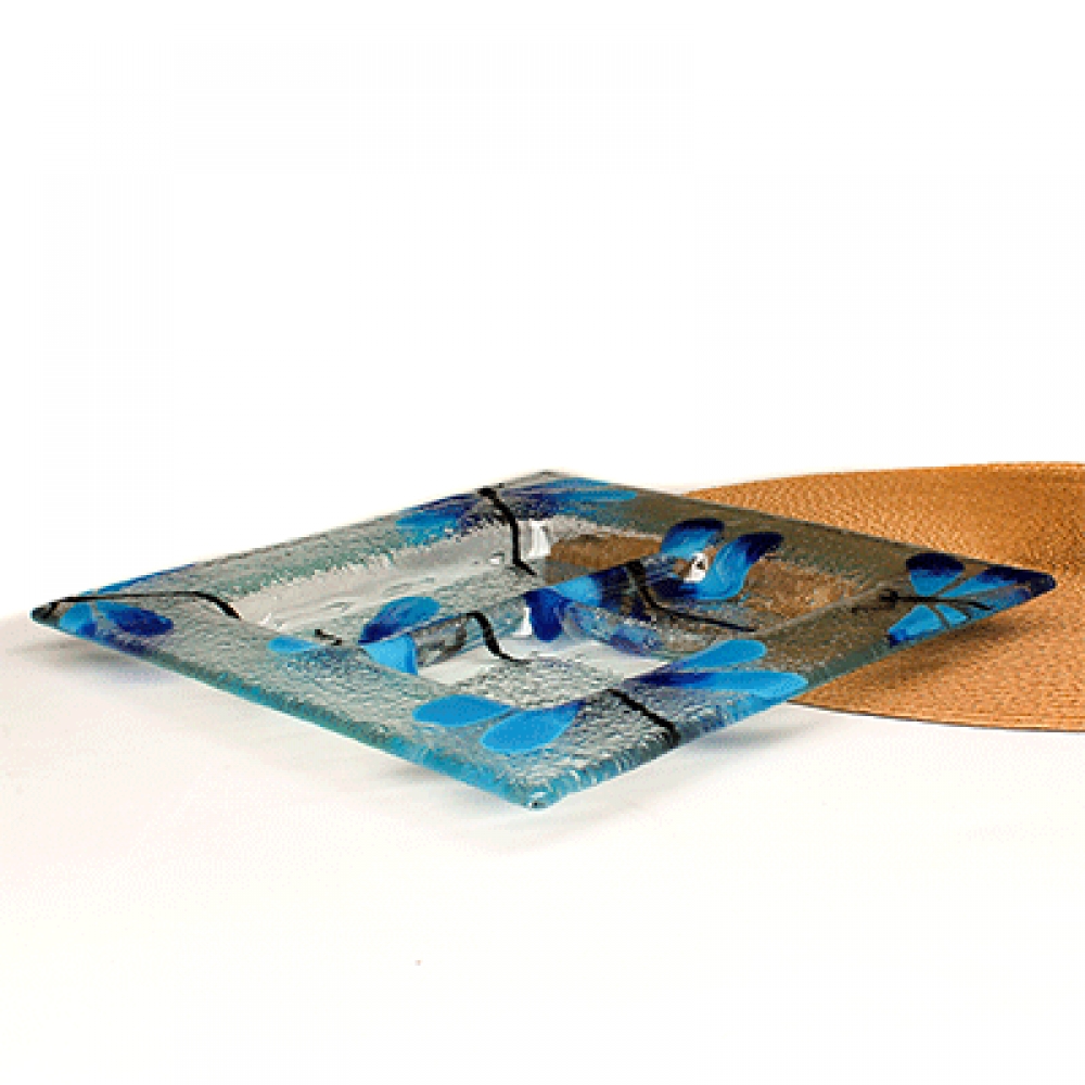 Fuente tres espacios cuadrada lib&eacute;lula azul