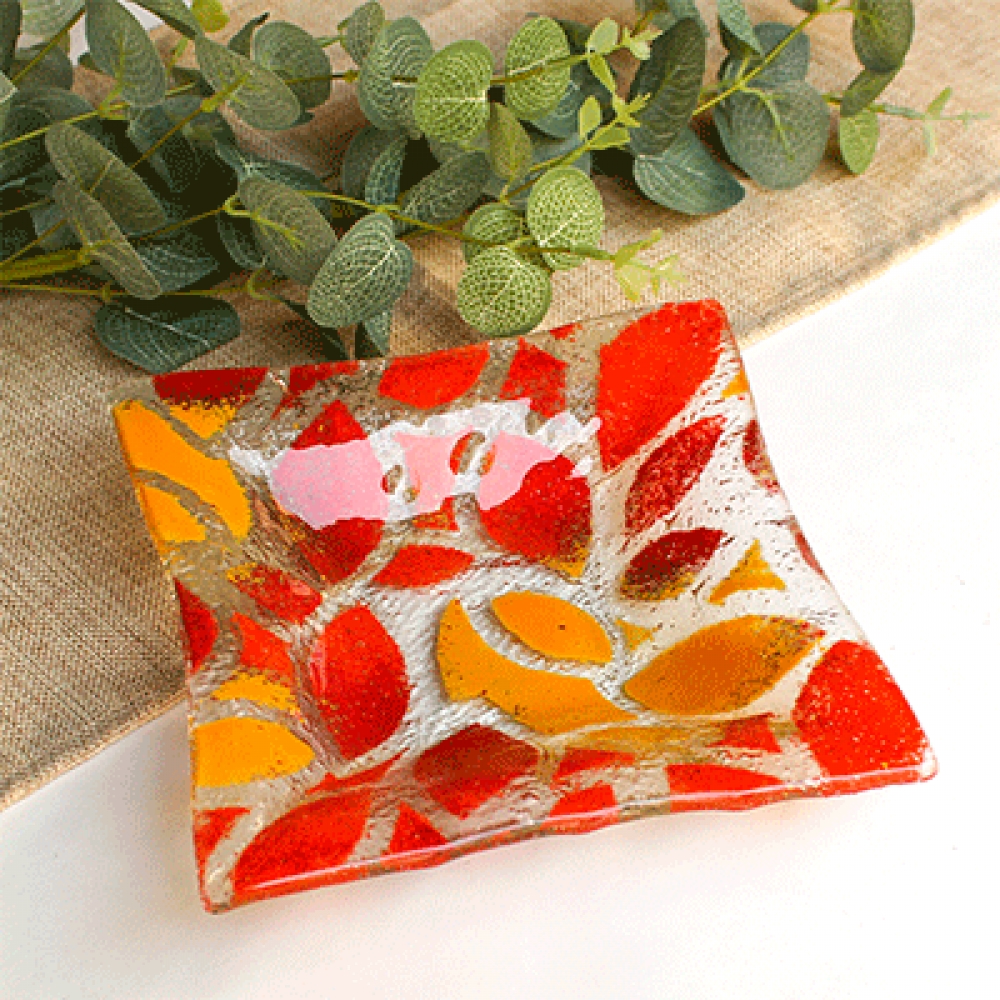 Plato decorativo multiusos hojas rojas.