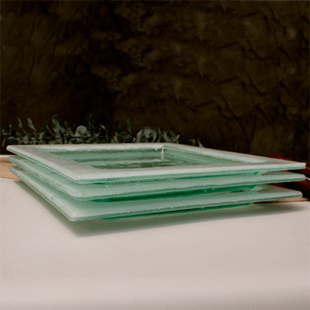 Juego de 4 platos cuadrados borde blanco