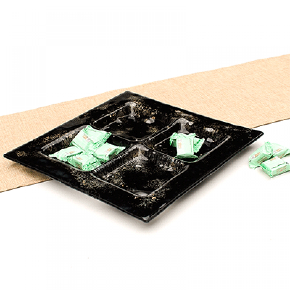 Fuente cuatro espacios negra.