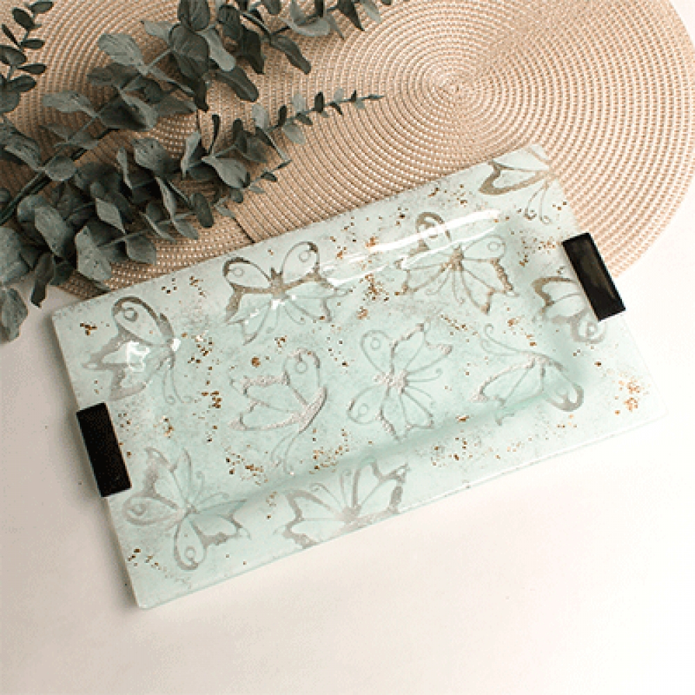 Fuente beta mariposa blanca con apliques