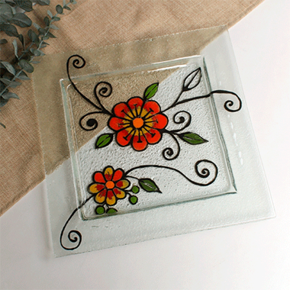 Plato cuadrado flor ayacuchana.