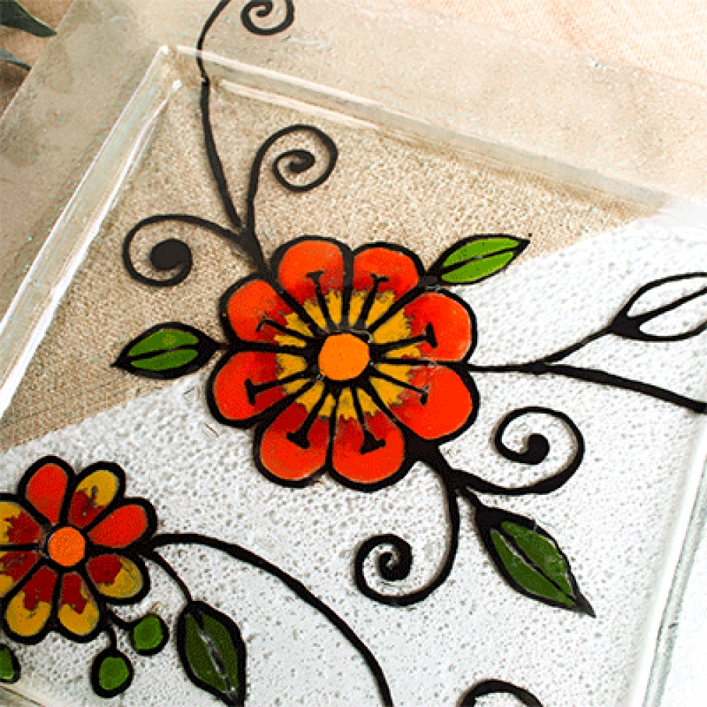 Plato cuadrado flor ayacuchana.