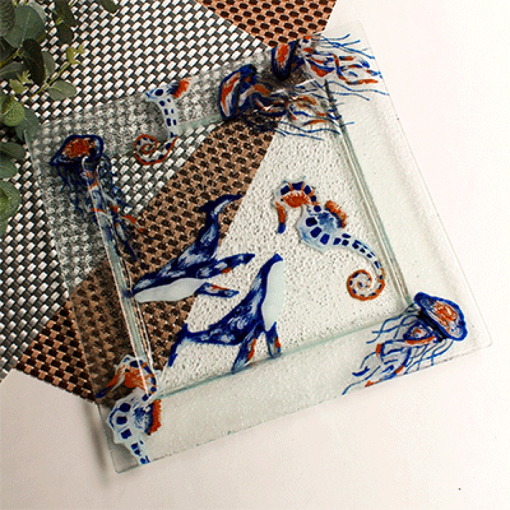 Plato cuadrado ballenas