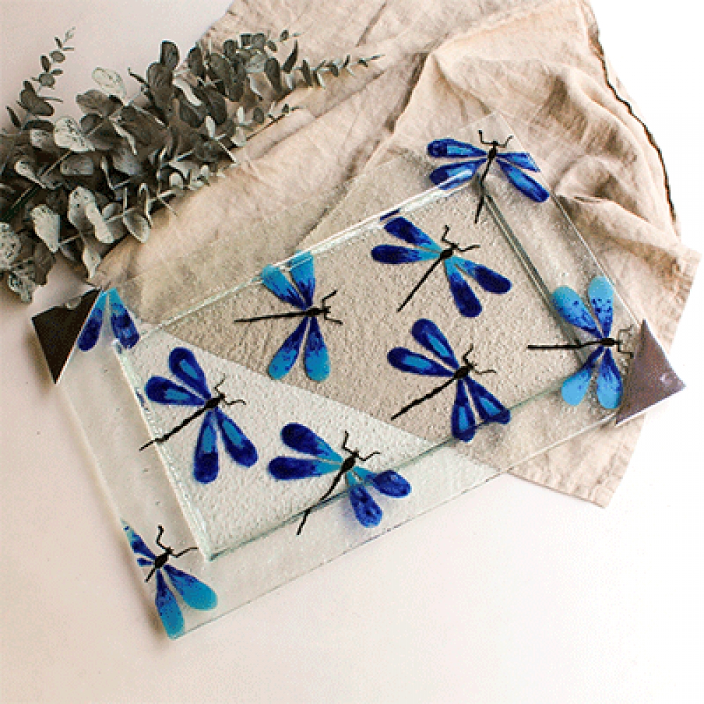 fuente alpha grande libélula azul