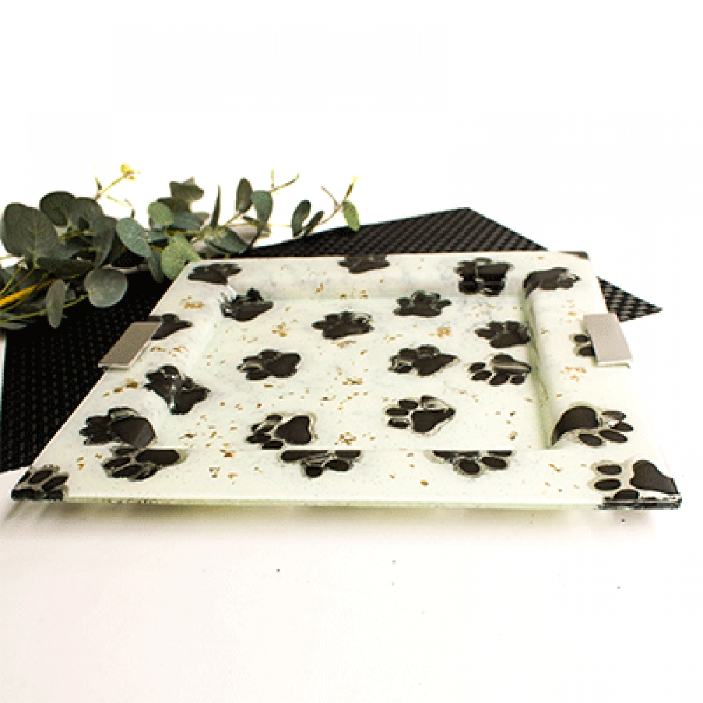 plato cuadrado huellitas