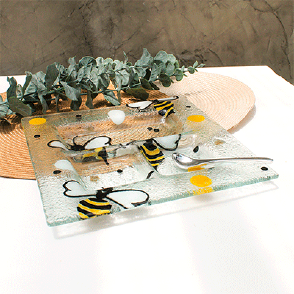 Fuente tres espacios cuadrada abejas 