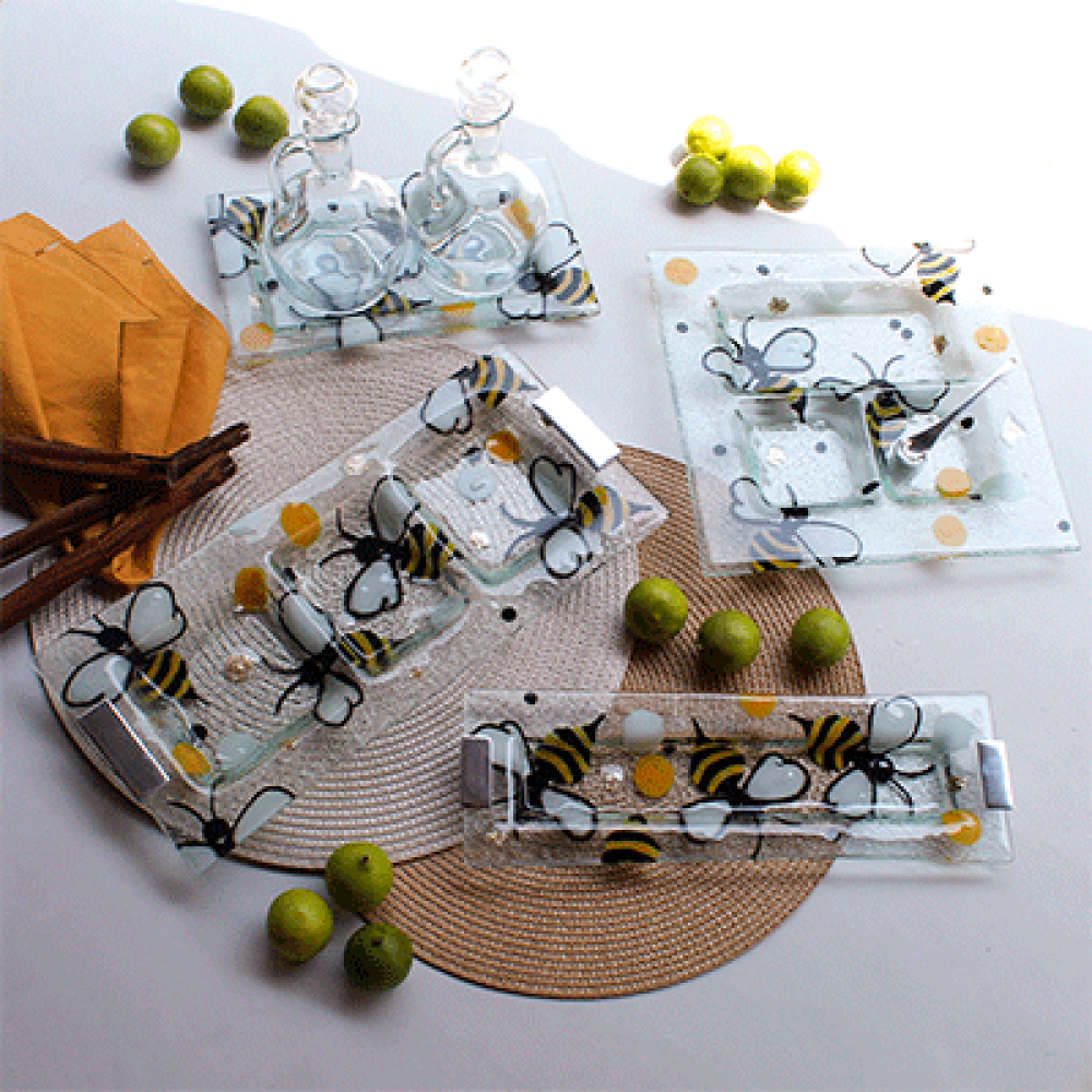 Fuente tres espacios cuadrada abejas 