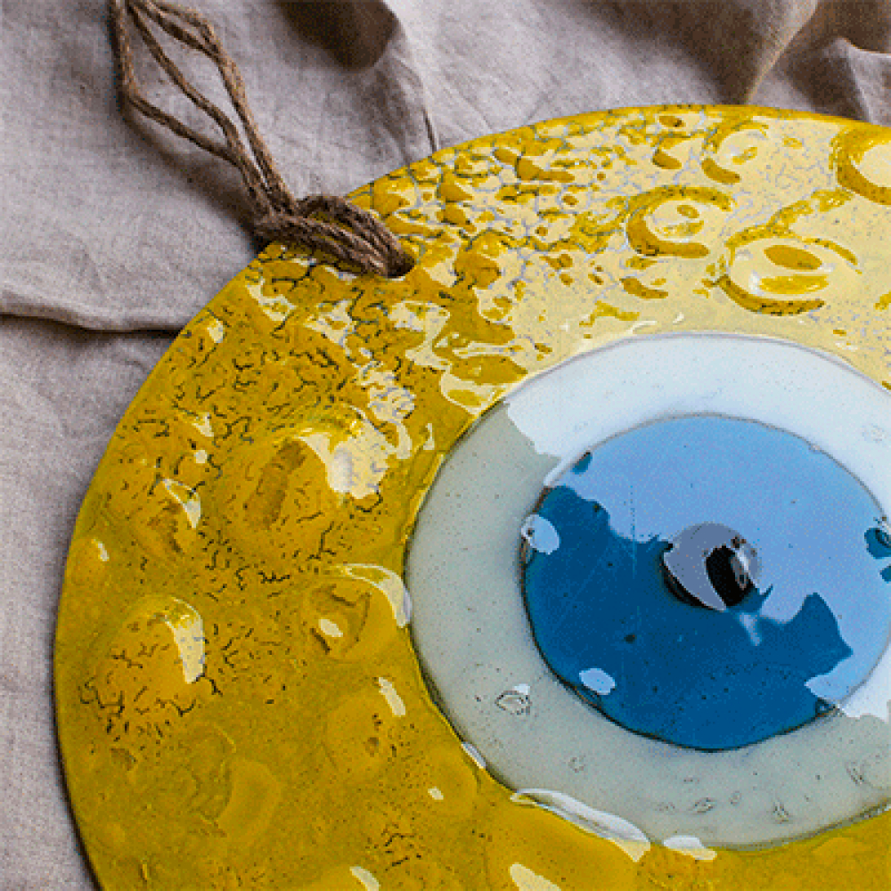 Ojo turco de pared amarillo