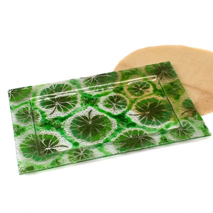 Fuente alpha grande hojas verdes