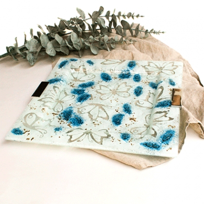 Plato cuadrado mariposa y burbuja con apliques